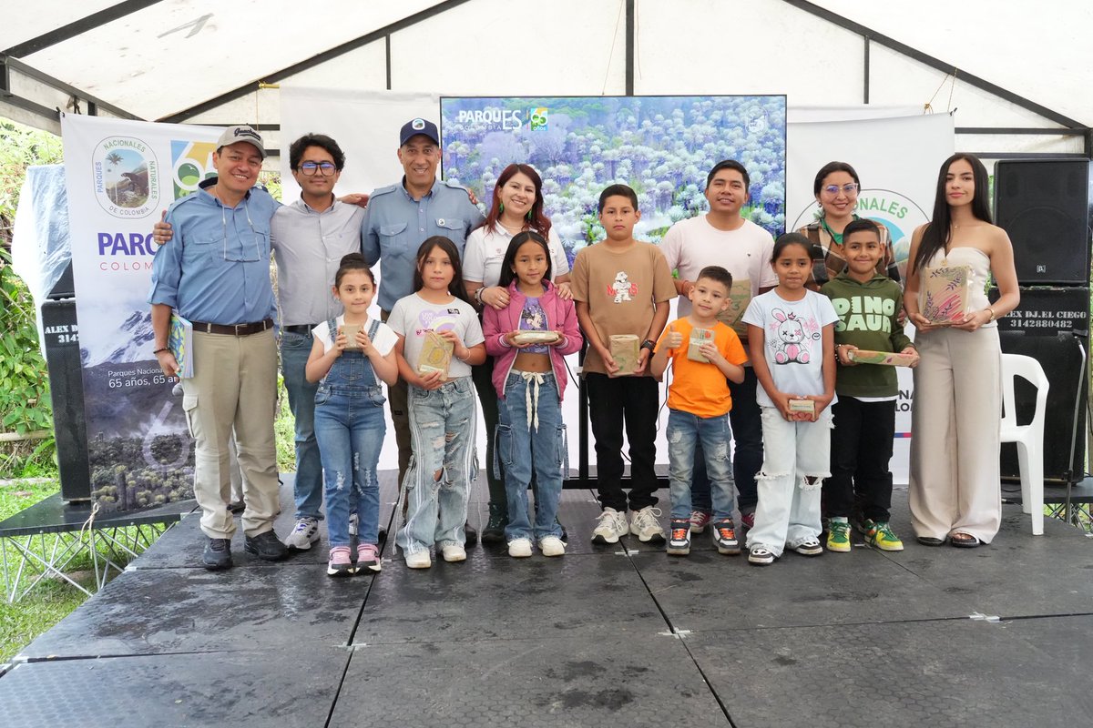 Reconocimos a guardaparques y premiamos el talento del concurso de dibujo. Estas expresiones fortalecen el vínculo comunitario y visibilizan el valor de nuestras áreas protegidas. 🇨🇴
#ParquesEstaDeFiesta
