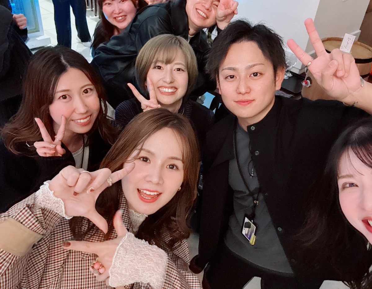 sachan_zeroplus's tweet photo. 今年は更にｷｬｰｷｬｰ言いました。(むしろ声をなくしてた)
ただの推し活みたいなのに聞いてくれたまわりのかたに感謝しかないです。
声のトーンとかいいですよね
同じ目線とか眉毛の角度とか笑った顔とか
話し方とか
ｺﾞﾆｮｺﾞﾆｮ……

写真自分だけ見切ってておもろい。

🤐🤐🤐🤐 #陸さん推し https://t.co/EEroXaXfm5