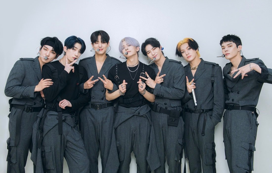 HanaAlice_7's tweet photo. #HAPPY_VICTON_DAY 💙💛 https://t.co/r6JSuib1lN