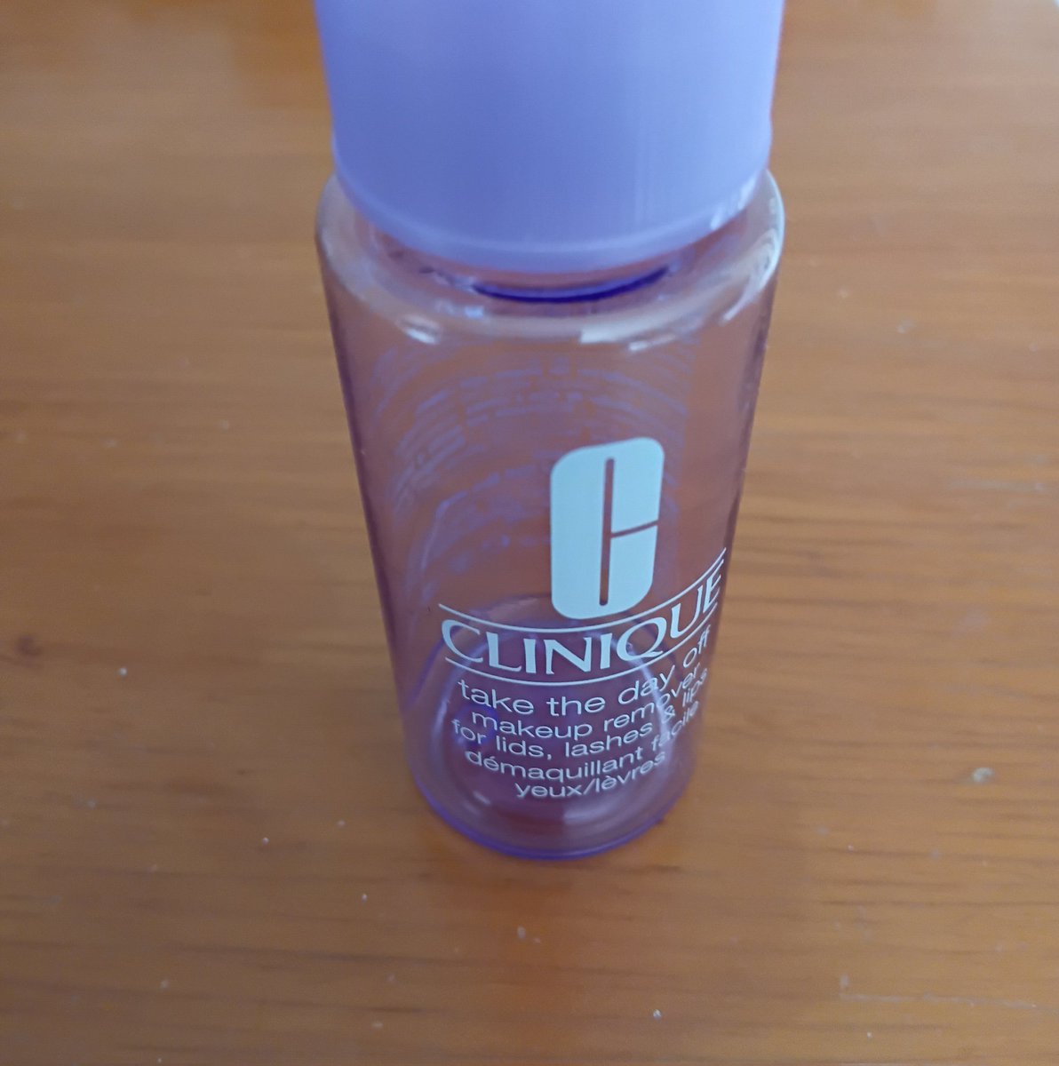 KiwiBiohacker's tweet image. This week&apos;s #ProjectPan is a sample sized #Clinique makeup remover.  

It&apos;s a great product,  but horrendously overpriced. #Neutrogena has a virtually identical product you can just buy in supermarkets, which costs much less. 

All finished now! 
#useitup #buynothing