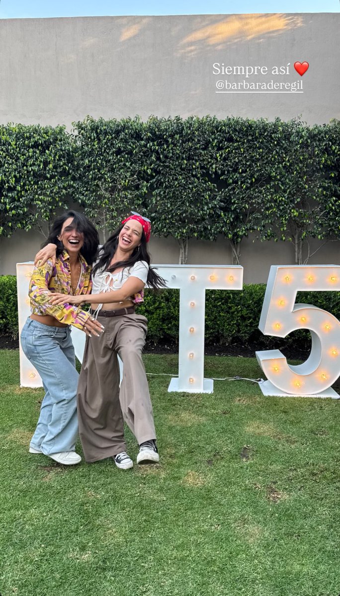 ferluadregil's tweet image. Elas realmente parecem mãe e filha 
#RT5