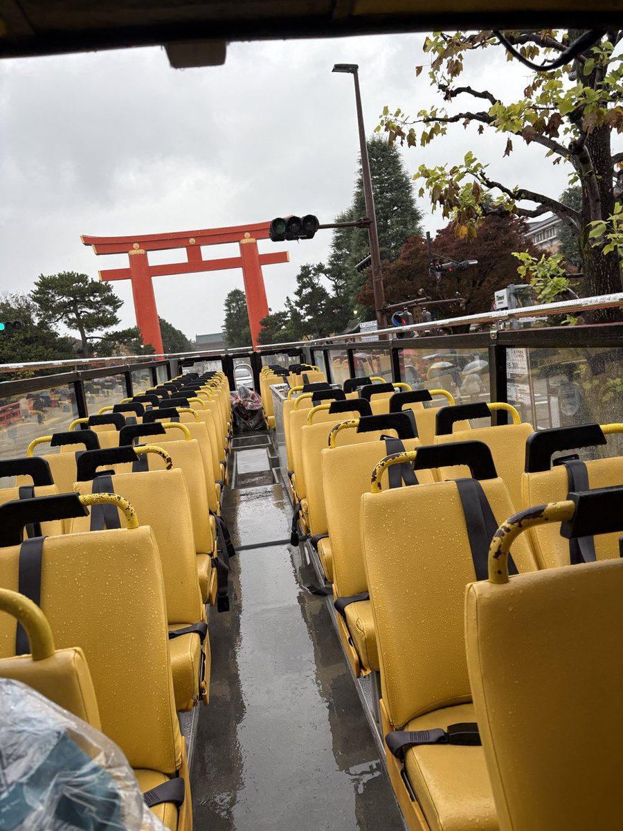 雨☔のスカイバスは6人😔