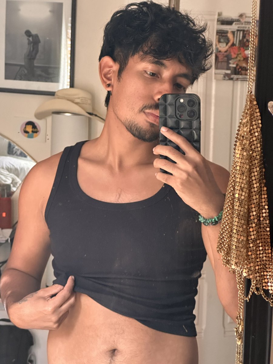 jjcaba_'s tweet photo. I love my crop top https://t.co/vNFiYPkpf5