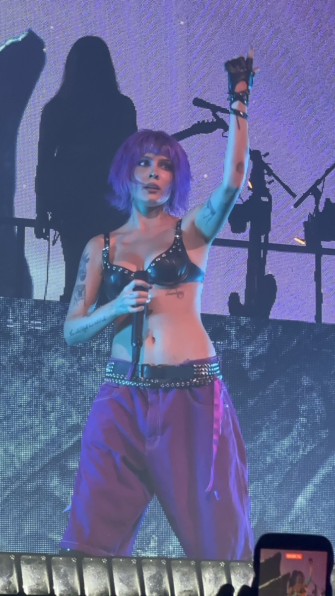 Halsey Archive tweet media