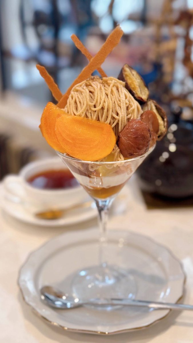 まもなくオープン♬.*ﾟ
本日途中より「秋の実りのモンブランパフェ」はいちじくから柿に変わります🌰