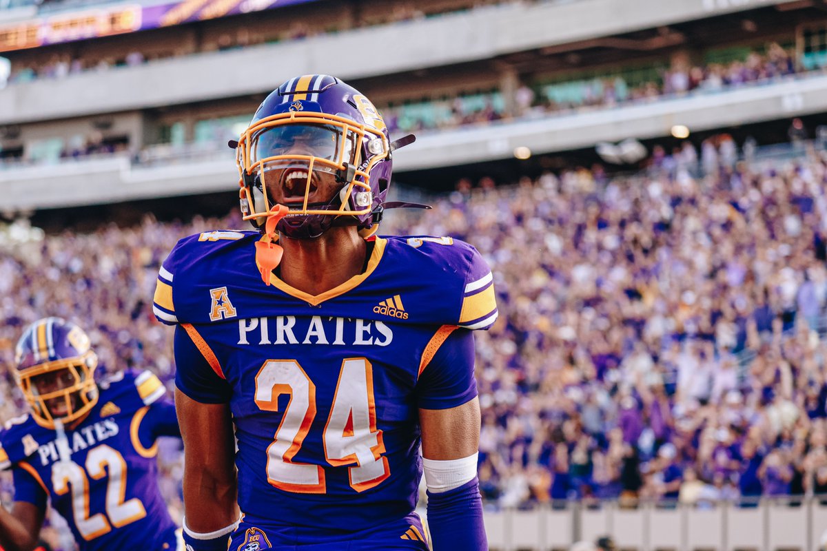 StephenIgoe's tweet image. Trying not to be a prisoner of the moment, but these have to rank up there with best all-time ECU uni combo, right?

📸: @sbe5