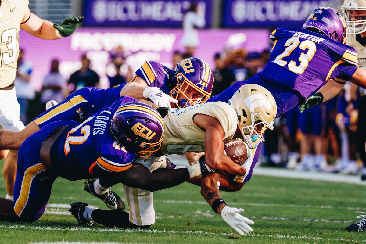 StephenIgoe's tweet image. Trying not to be a prisoner of the moment, but these have to rank up there with best all-time ECU uni combo, right?

📸: @sbe5