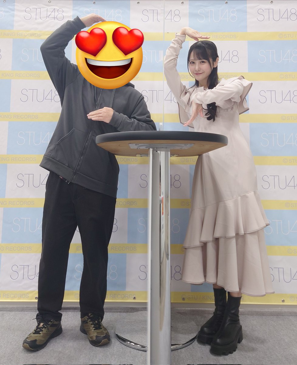 YozGoldstar's tweet photo. STU48 2ショット写真会＠幕張
朝一から参加してきましたｗ
舞Qと会うのは初めてだったが、スタイル良くて可愛い過ぎた🥰
同郷なのを伝えれたし😁
Qポーズ合ってるよと褒めてくれたｗ

#STU48
#中村舞 https://t.co/QeSOwnOi7I