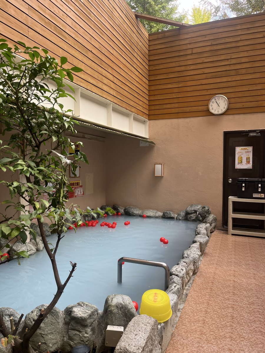 kotobukiyu1010's tweet image. アミノ酸の湯最終日！
お保湿成分が含まれておりしっとりすべすべなお肌になります♨︎

&quot;ジーノアテナ 化粧水・美容乳液&quot;のプレゼントも本日までとなっております🧴🫧
フロントスタッフに露天風呂にある合言葉を伝えて、是非GETしてください！

薬湯は禄寿湯でお待ちしております◎