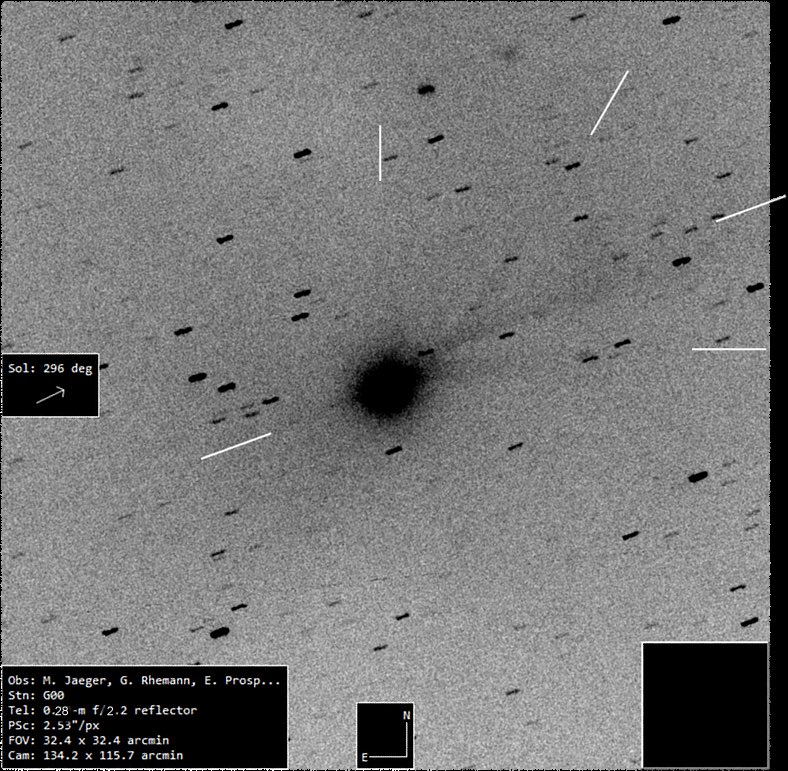 TuiteroSismico's tweet photo. El cometa interestelar 3I/ATLAS muestra una estructura de cinco colas en nuevas imágenes captadas por Michael Jäger (8 nov 2025).
Un visitante proveniente de otro sistema estelar que sigue desconcertando a los astrónomos https://t.co/fnestnCtBy