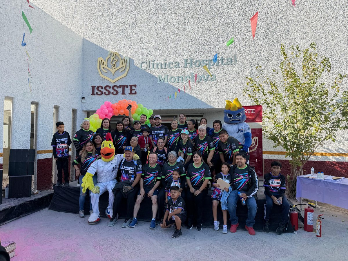 Issste_Coahuila's tweet photo. 🏃‍♀️💨 ¡Monclova se llenó de color y energía!
La Clínica Hospital ISSSTE Monclova realizó la Carrera “Color Run 2025”, promoviendo salud, unión y alegría entre familias y trabajadores. 🌈💪
Porque moverse también es cuidar la salud. #ColorRun2025 https://t.co/1UEaVf58R4