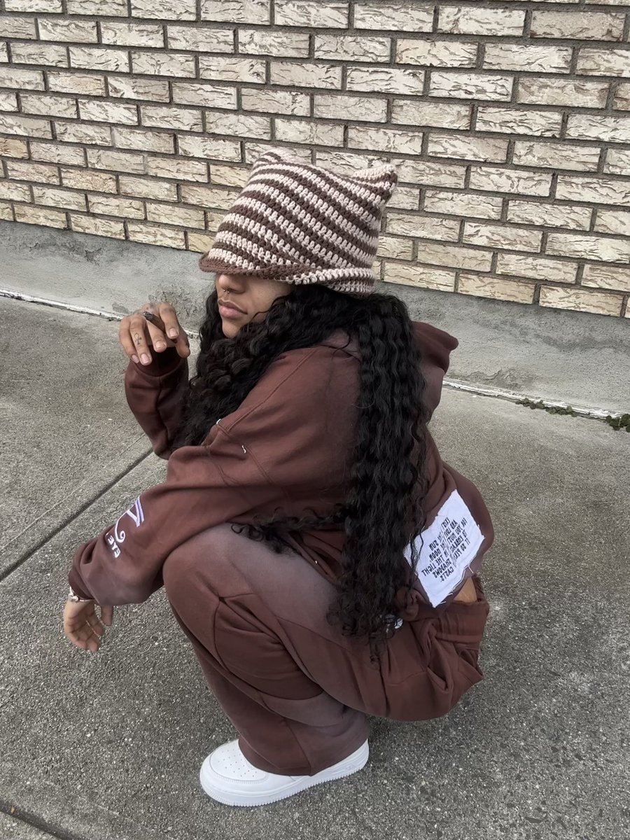 PrettiestBull's tweet photo. Any B R A N D S wanna COLLAB?🔆 https://t.co/FBQJppfxve