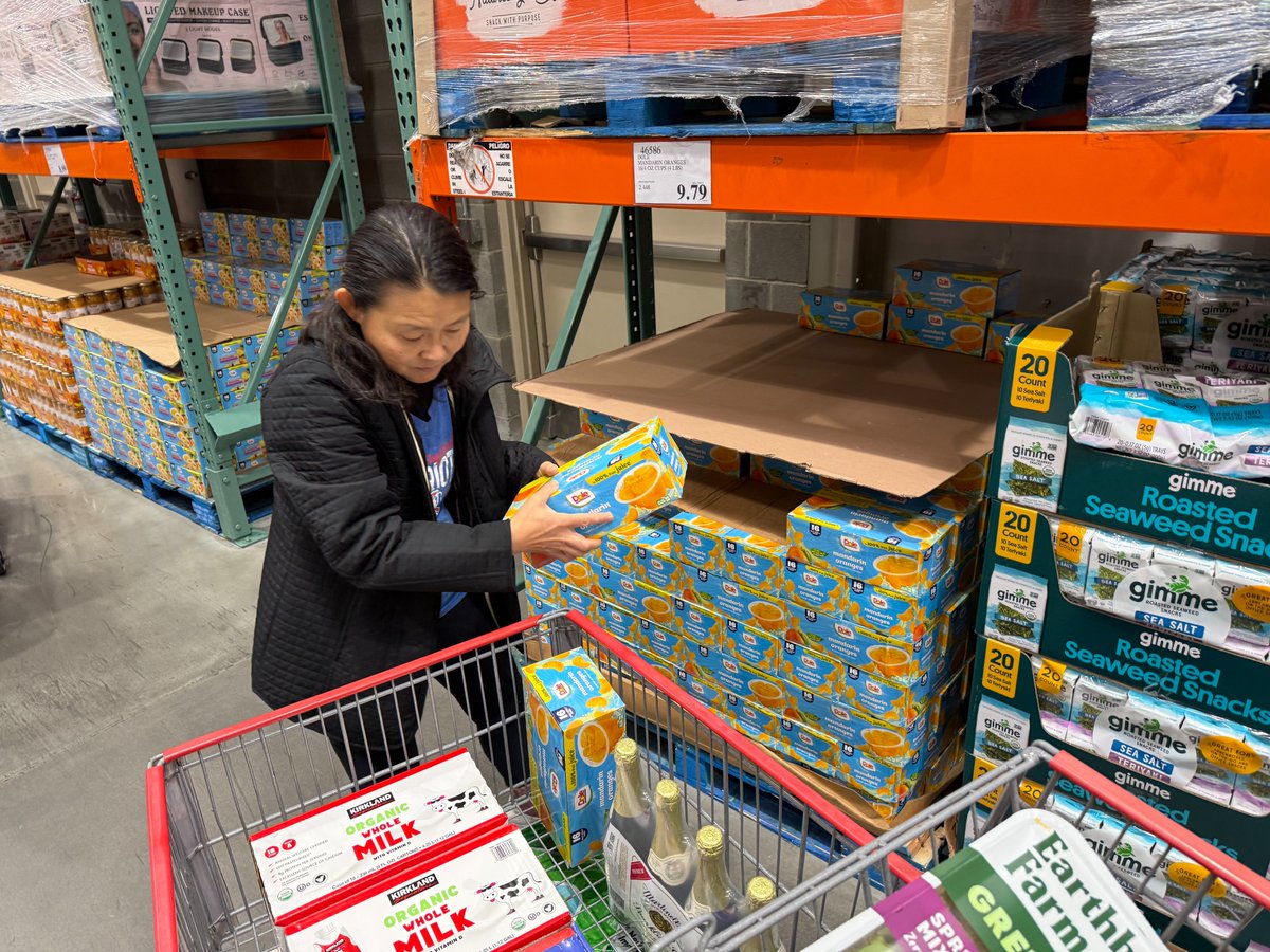 chrislancette's tweet image. Heartbroken by Trump&apos;s assaults on hungry children, my wife Won-ok suggested: Every time we go to the grocery store, we buy an additional cart full of good food and deliver it to a local food bank on our way home. Mission accomplished! #SNAPmatters #SNAP #ProtectSNAP @Costco