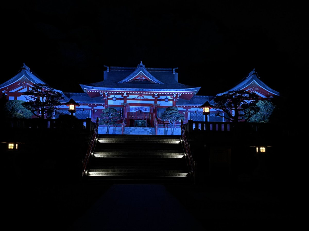 konsukey's tweet photo. 青に変わってる🟦
とーにょ病デー関連イベントの一環とか。
イメージカラーが青なんだそうで初めて知りまひた。 https://t.co/r5dCsOG5tw