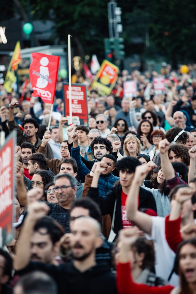 pcp_pt's tweet photo. Os trabalhadores rejeitam o Pacote Laboral!
 
Que grande demonstração da força de quem trabalha, mais de 100.000 trabalhadores marcaram presença na manifestação contra o pacote laboral que decorreu hoje em Lisboa. 

Dia 11 de Dezembro, todos à Greve Geral contra este "pacote patronal", declaração de guerra aos trabalhadores.