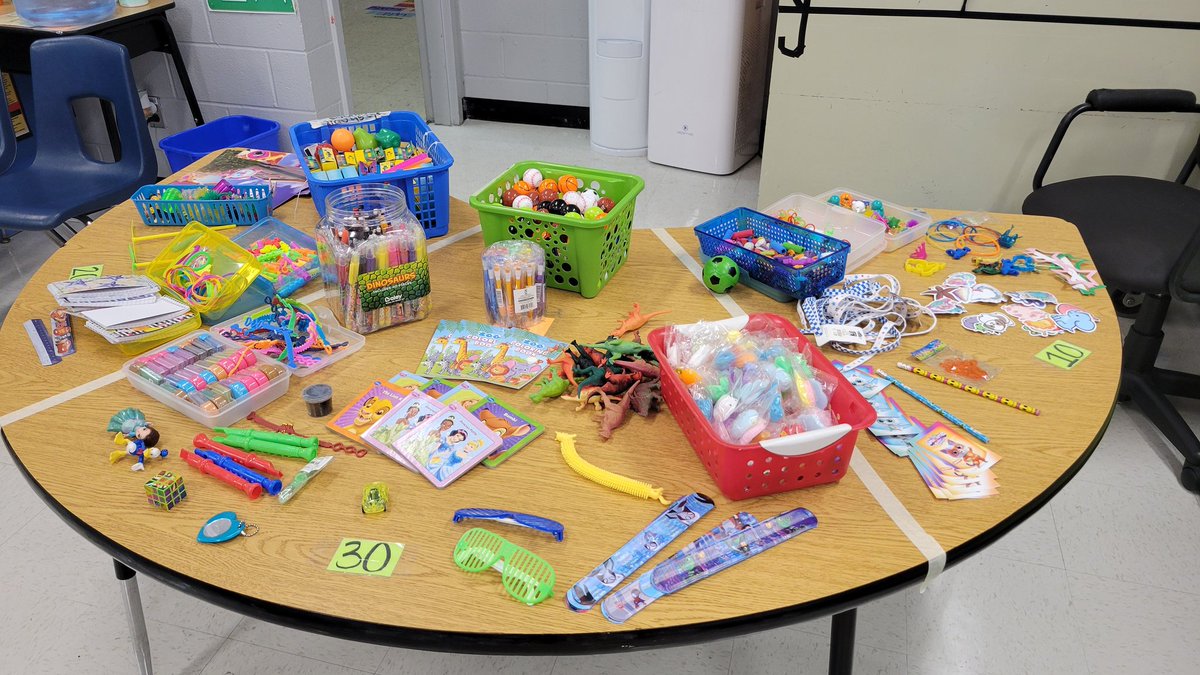 PrincipalShepp's tweet image. 🎃 October 31st was one for the books at G-Dubb! We had our Storybook Character Parade, Trunk-or-Treat, and Literacy Night — plus celebrated our Honor Roll and Perfect Attendance friends 🏅 and opened the School Store! A full day of fun, learning &amp;amp; Eagle pride! 💙💛🦅 #GDubbWay