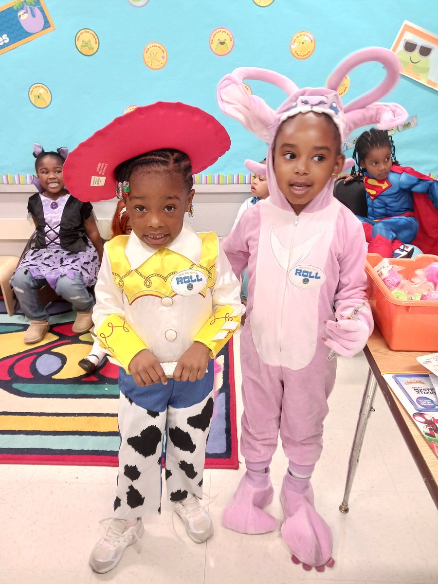 PrincipalShepp's tweet image. 🎃 October 31st was one for the books at G-Dubb! We had our Storybook Character Parade, Trunk-or-Treat, and Literacy Night — plus celebrated our Honor Roll and Perfect Attendance friends 🏅 and opened the School Store! A full day of fun, learning &amp;amp; Eagle pride! 💙💛🦅 #GDubbWay