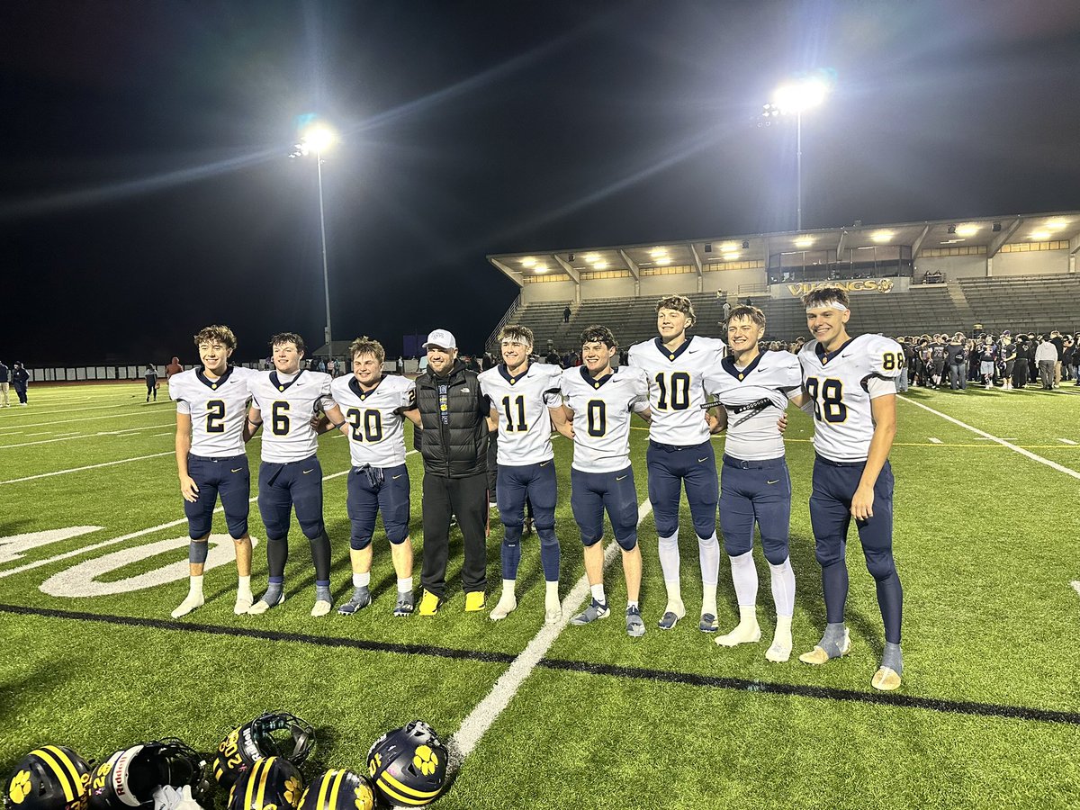 SkagitPrep's tweet photo. Prep Football

Burlington-Edison 40,
North Kitsap 0

The Tigers rolled into North Kitsap on Friday night and dominated the Vikings in the 2A WA State Playoffs “Round of 32”.

Evan Forthun intercepted the first pass of the game and 11 plays later, the Tiger scored to take a 7-0 lead on a Jake Lowell one yard run.

After that the Tigers never looked back with dominant defense, excellent special team play, and methodical offensive drives. 

Senior QB Owen Stewart was precise and efficient completing 15 of 19 passes for 257 yards and a TD. His favorite targets on the night, Evan Forthun and Jake VanPelt accounted for 10 receptions for 195 yards.  

Cannon Cook made two field goals from 27 and 40 yards. He was 4/5 on extra points (one blocked) and all 6 kickoffs were touchbacks. 

The ground game for the Tigers was equally impressive accounting for three rushing touchdowns.  One from QB Owen Stewart and two from RB Jake Lowell (17 carries for 86 yards). 

The defensive created three turnovers, including the interception by Forthun, a fumble nearly returned for a TD by Lowell, and a game sealing 41 INT returned for a TD by Senior linebacker Nolan Radder to make the score 40-0 in the 4th Quarter. 

The Tigers now enter the Final 16 of the 2A State Plauoffs and will await to see who they face after today’s games are complete. 

Congrats to Coach Schwetz @CoachSchwetz and the Tigers @BETigers_FB on the win! 

Stats: 

Passing:
Owen Stewart: 15-19, 257 yds, TD @OwenStewart00 

Rushing:
Jake Lowell: 17 rush, 86 yds, 2 TD @JakeLowell7 
Owen Stewart: 13 rush, 45 yds, TD
Ben Daniels: 4 rush, 14 yds
Evan Forthun: 2 rush, 12 yds
Jake VanPelt: 1 rush, 4 yds

Receiving:
Evan Forthun: 6 rec, 139 yds @Evan_Forthun 
Jake VanPelt: 4 rec, 56 yds, TD @Jake__VanPelt 
Blake Montiel: 3 rec, 24 yds
Ben Belisle: 2 rec, 38 yds

Kicking:
Cannon Cook: 27 yd FG, 40 yd FG, 4/5 PAT, 6 for 6 touchbacks! @CookCannon2026 

Defense:
Nolan Radder: 41 yd INT return TD @NolanRadder20 
Evan Forthun: INT
Jake Lowell: Fumble Recovery