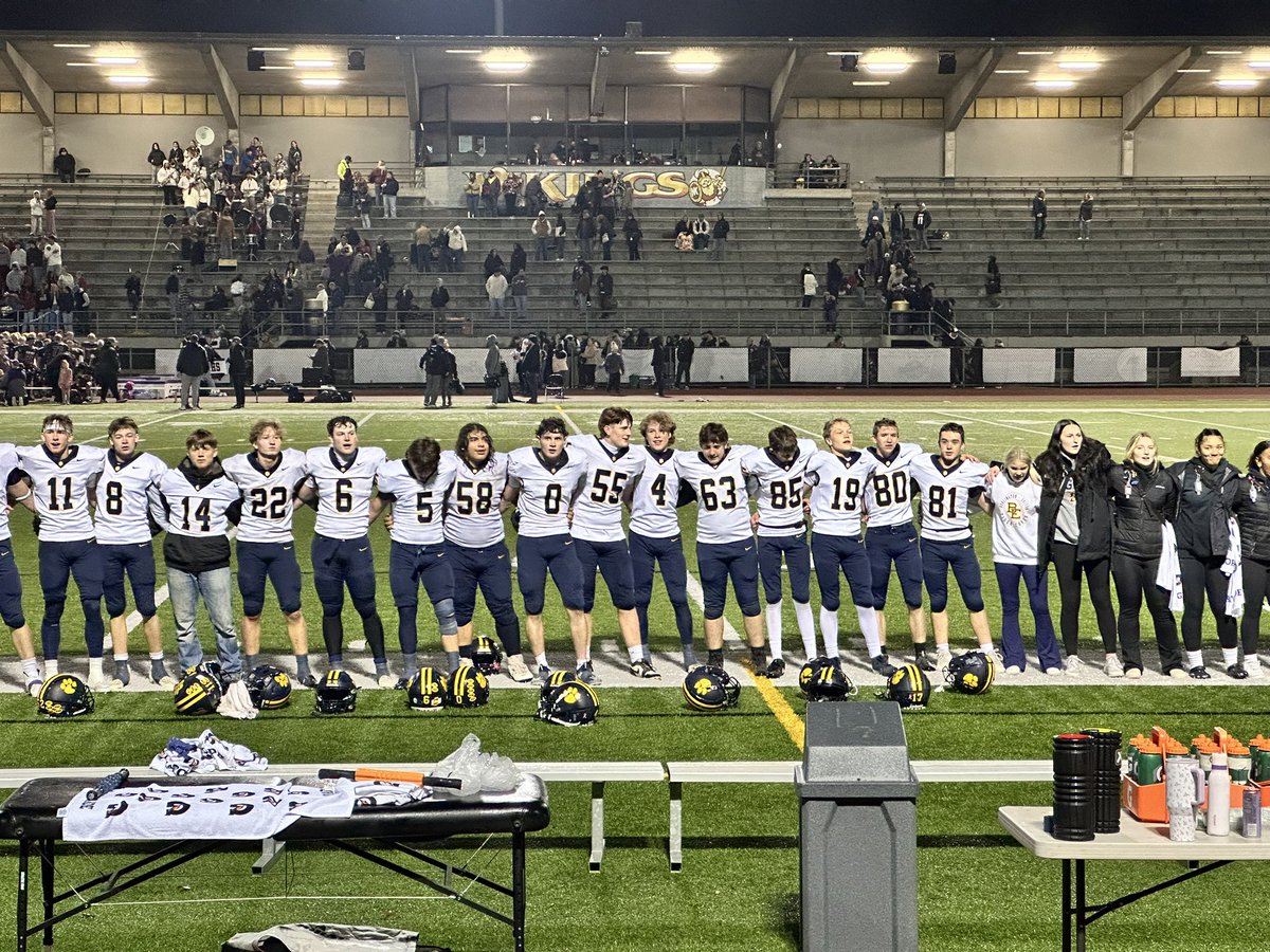 SkagitPrep's tweet photo. Prep Football

Burlington-Edison 40,
North Kitsap 0

The Tigers rolled into North Kitsap on Friday night and dominated the Vikings in the 2A WA State Playoffs “Round of 32”.

Evan Forthun intercepted the first pass of the game and 11 plays later, the Tiger scored to take a 7-0 lead on a Jake Lowell one yard run.

After that the Tigers never looked back with dominant defense, excellent special team play, and methodical offensive drives. 

Senior QB Owen Stewart was precise and efficient completing 15 of 19 passes for 257 yards and a TD. His favorite targets on the night, Evan Forthun and Jake VanPelt accounted for 10 receptions for 195 yards.  

Cannon Cook made two field goals from 27 and 40 yards. He was 4/5 on extra points (one blocked) and all 6 kickoffs were touchbacks. 

The ground game for the Tigers was equally impressive accounting for three rushing touchdowns.  One from QB Owen Stewart and two from RB Jake Lowell (17 carries for 86 yards). 

The defensive created three turnovers, including the interception by Forthun, a fumble nearly returned for a TD by Lowell, and a game sealing 41 INT returned for a TD by Senior linebacker Nolan Radder to make the score 40-0 in the 4th Quarter. 

The Tigers now enter the Final 16 of the 2A State Plauoffs and will await to see who they face after today’s games are complete. 

Congrats to Coach Schwetz @CoachSchwetz and the Tigers @BETigers_FB on the win! 

Stats: 

Passing:
Owen Stewart: 15-19, 257 yds, TD @OwenStewart00 

Rushing:
Jake Lowell: 17 rush, 86 yds, 2 TD @JakeLowell7 
Owen Stewart: 13 rush, 45 yds, TD
Ben Daniels: 4 rush, 14 yds
Evan Forthun: 2 rush, 12 yds
Jake VanPelt: 1 rush, 4 yds

Receiving:
Evan Forthun: 6 rec, 139 yds @Evan_Forthun 
Jake VanPelt: 4 rec, 56 yds, TD @Jake__VanPelt 
Blake Montiel: 3 rec, 24 yds
Ben Belisle: 2 rec, 38 yds

Kicking:
Cannon Cook: 27 yd FG, 40 yd FG, 4/5 PAT, 6 for 6 touchbacks! @CookCannon2026 

Defense:
Nolan Radder: 41 yd INT return TD @NolanRadder20 
Evan Forthun: INT
Jake Lowell: Fumble Recovery