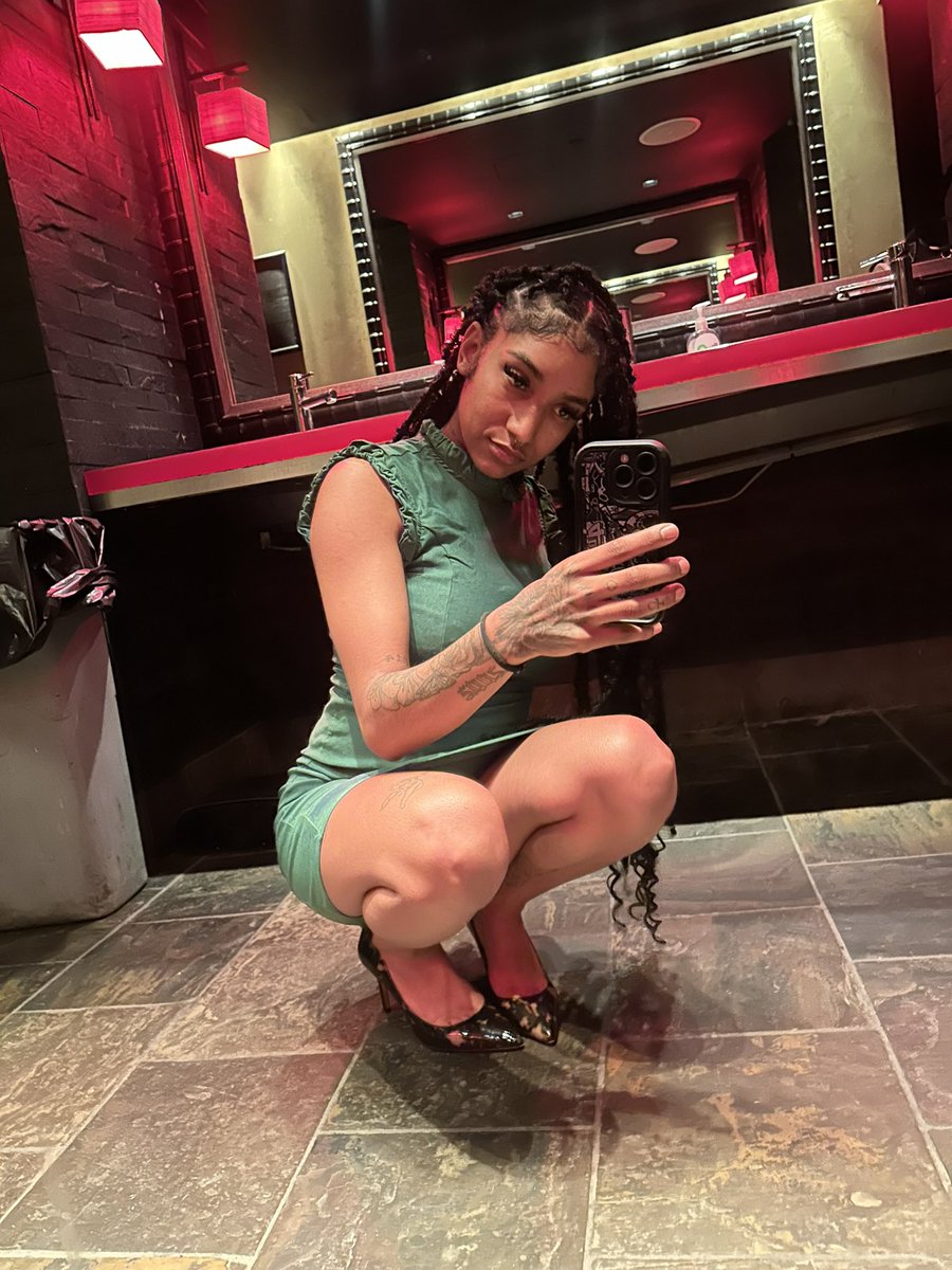 PrettiestBull's tweet photo. Sometimes!👠 https://t.co/856Cwcy6I3