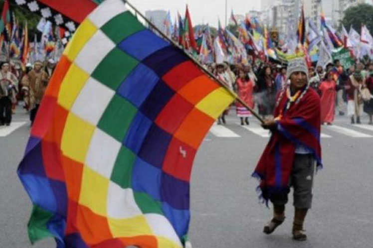 Hoy fue investido Rodrigo Paz y en su primer día como Presidente de Bolivia ya excluyó a los pueblos originarios retirando la bandera Whipala del Palacio de Gobierno, negando el Estado Plurinacional. Un gesto de provocación y no de consenso. Vienen momentos de choque en Bolivia.