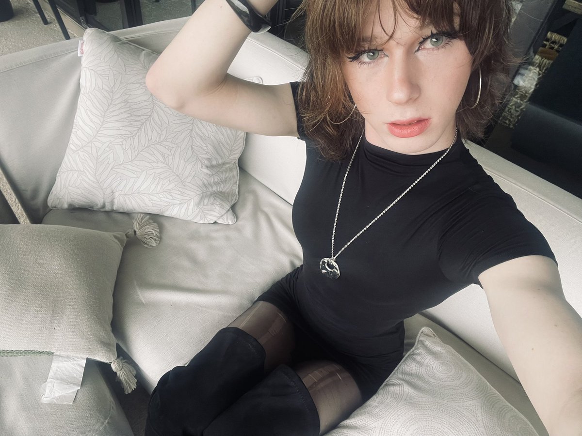 weirdrandomguy5's tweet image. chat my waist disappeared 😰 #femboy #crossdresser #twink