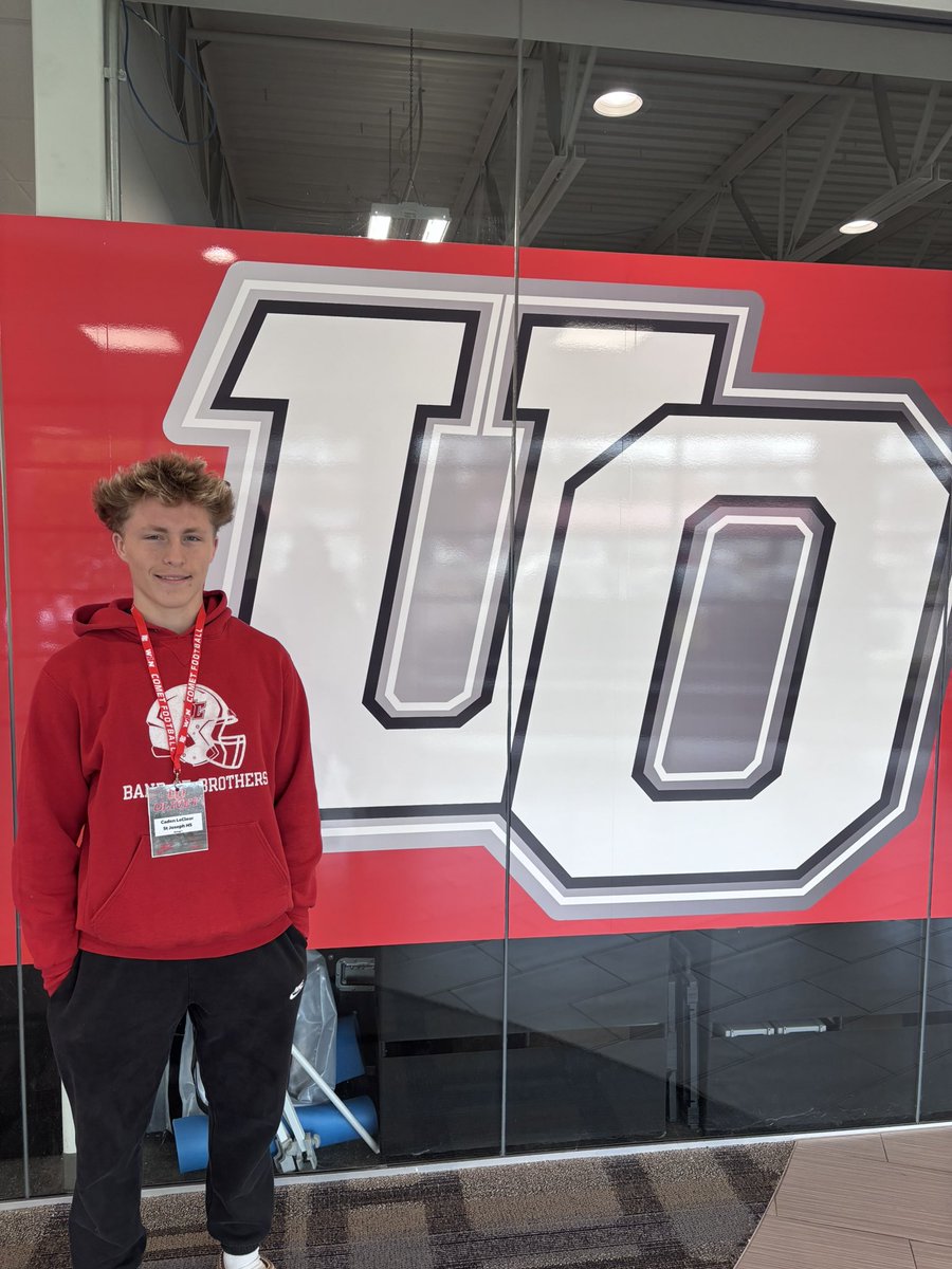 QbCadenLeClear's tweet image. Blessed to be able to come out today for a vist and tour of @UOlivetfootball. Thank you @CoachIeuter for the invite. Also got to watch a former teammate play @davis_crossman  Loved the game day atmosphere cool to meet all the coaches too. @stjoefootball @pratleyac @pratleytc