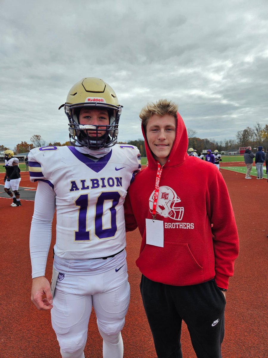 QbCadenLeClear's tweet image. Blessed to be able to come out today for a vist and tour of @UOlivetfootball. Thank you @CoachIeuter for the invite. Also got to watch a former teammate play @davis_crossman  Loved the game day atmosphere cool to meet all the coaches too. @stjoefootball @pratleyac @pratleytc