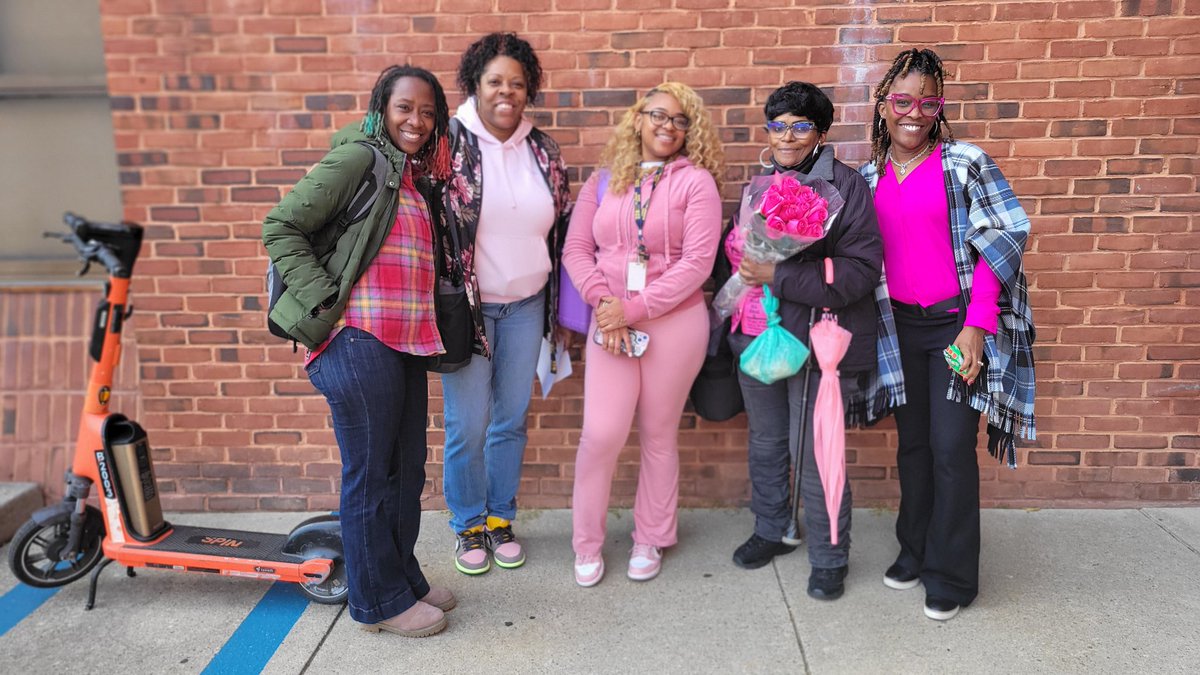 PrincipalShepp's tweet image. 💗 On Wednesdays, we wear pink for Ms. Farmer — our beautiful, strong breast cancer survivor! Your courage inspires the entire G-Dubb family. 💪🏾🎀💙💛 #October #GDubbWay #BreastCancerAwareness #EagleStrong