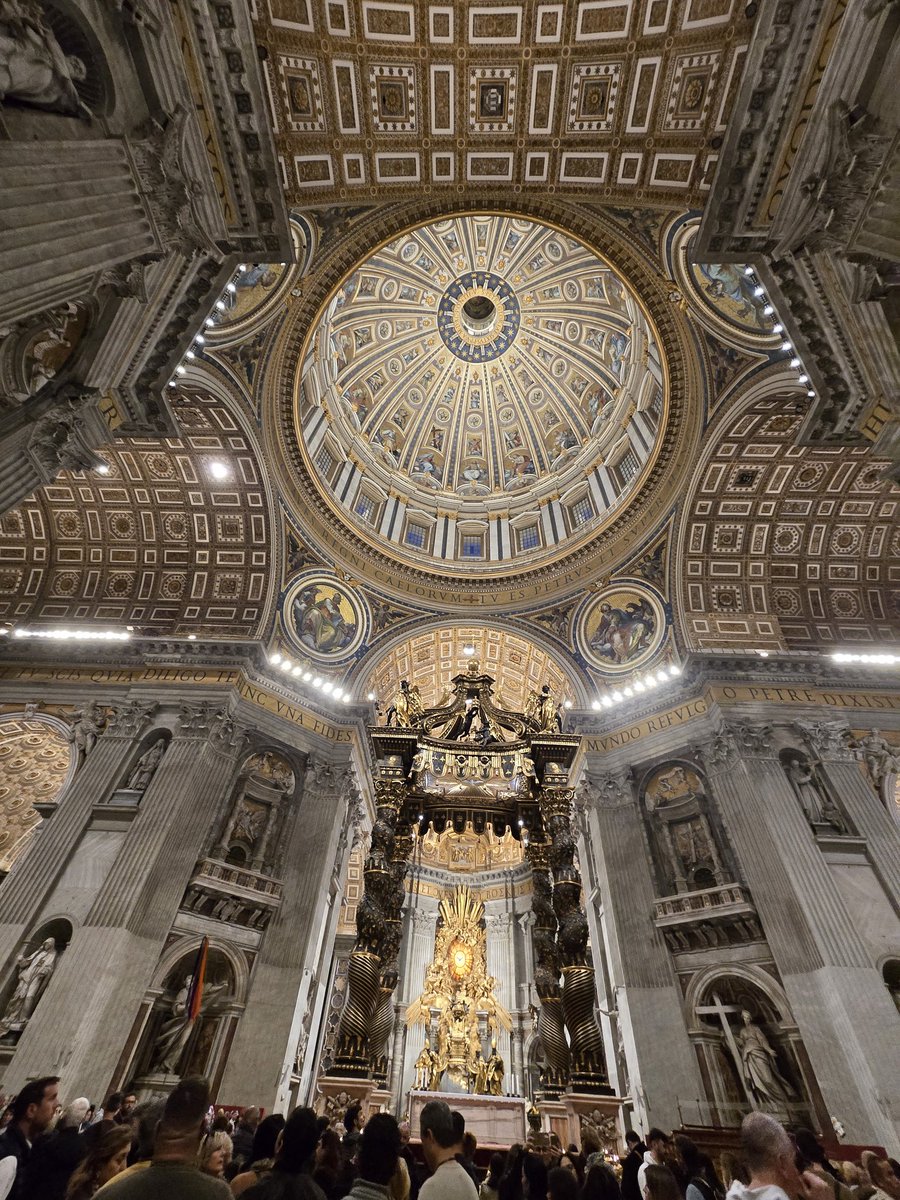 brain_0kb's tweet photo. 飯と芸術に全て全振りした国、イタリア。
バチカン美術館とか文字通り３６０°どこ見ても一軍レベルの彫刻と絵画だったわ https://t.co/w32DGvUJGL