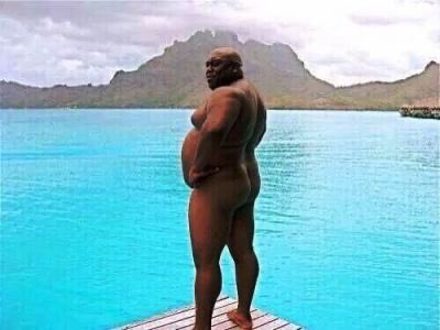 Before you slide in my DMs just know that I’m built like this… 🤌🏽💰💰💰