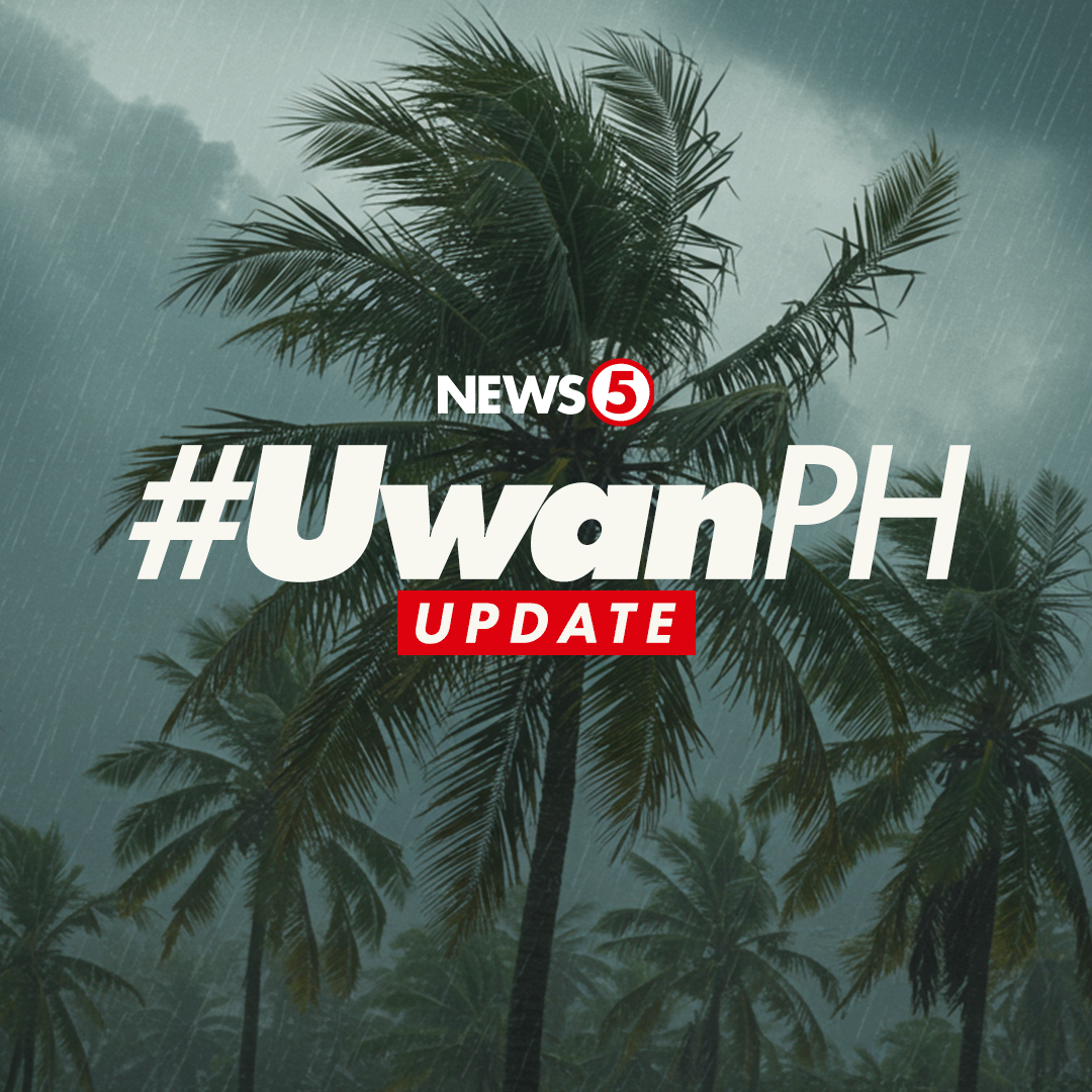 News5PH's tweet image. SIGNAL NO. 4 STILL UP IN LUZON DUE TO &apos;UWAN&apos; 

Nadagdagan pa ang mga lugar sa Luzon na isinailalim sa signal no. 4, ayon sa 5 a.m. tropical cyclone bulletin ng DOST-PAGASA ngayong Linggo, Nov. 9. 

SIGNAL NO. 4 

Luzon:
⦁ Polillo Islands
⦁ Eastern and central portions of…