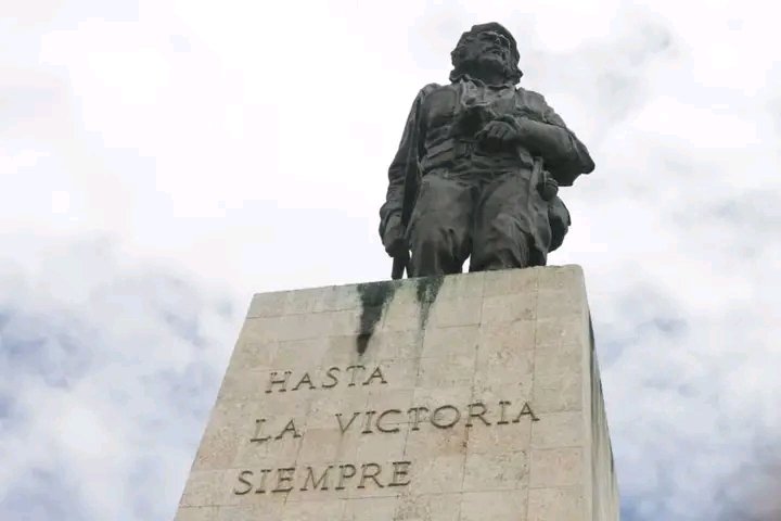 Seamos la pesadilla de los que pretenden arrebatarnos los sueños.
#CheVive
#MiMóvilEsPatria