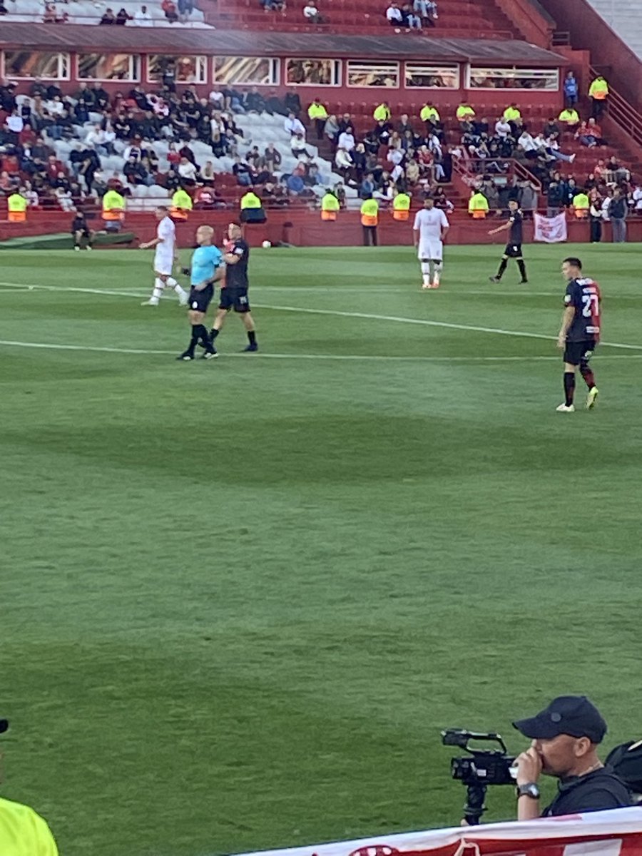 charlyok17's tweet photo. El método #kudelka cada ves que #huracan va perdiendo tira a wancho a la cancha, haciéndole recordar a #poza el horrible Mercado de pase que hicieron.  Son todos cómplices de la mediocridad q maneja esta dirigencia. https://t.co/d3BqckosNa