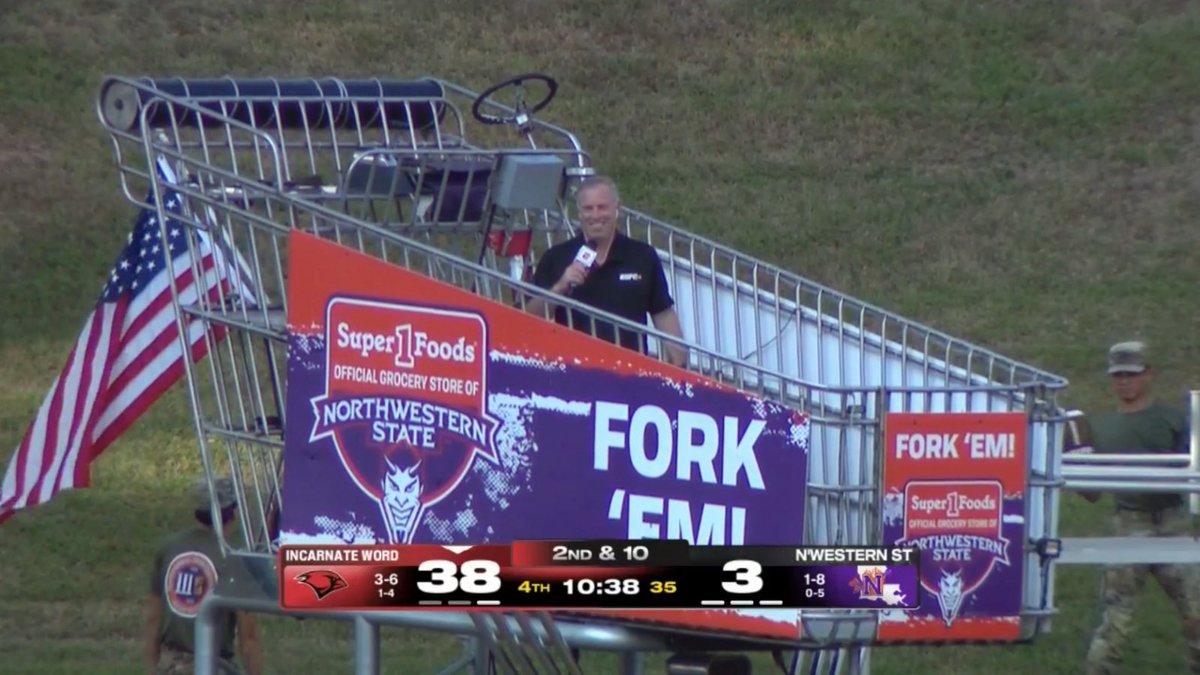 PTNetherton's tweet image. My man @JasonSPugh, sideline reporter for our ESPN+ broadcasts, does whatever it takes to get the story! @SickosCommittee @nocontextcfb