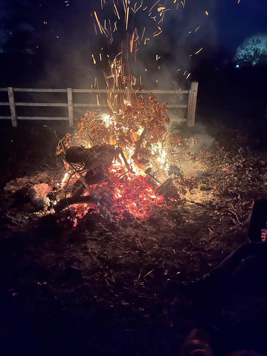 Nothing better than an open fire and beer🍻