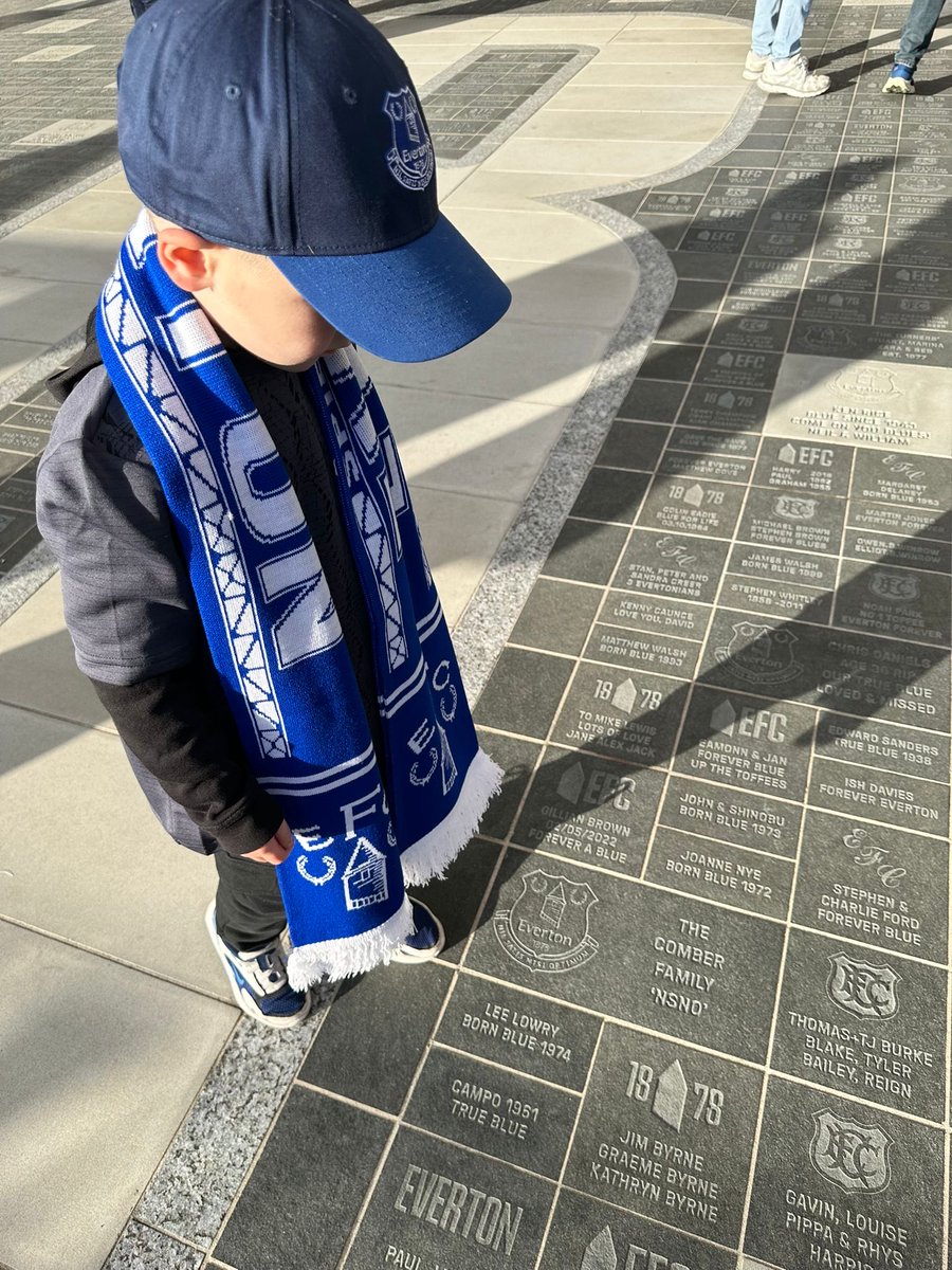 sarah_comber's tweet photo. He’s going to be talking about this one for a while 💙 
Finally had his day at the game💙 @Everton https://t.co/xAzFtpmYfZ