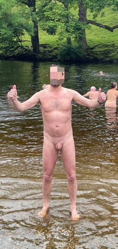Love skinny dipping with the naturist folks in the Yorkshire Dales! This one was very cold (water 12 degrees! 🥶), is it summer again soon?!?!