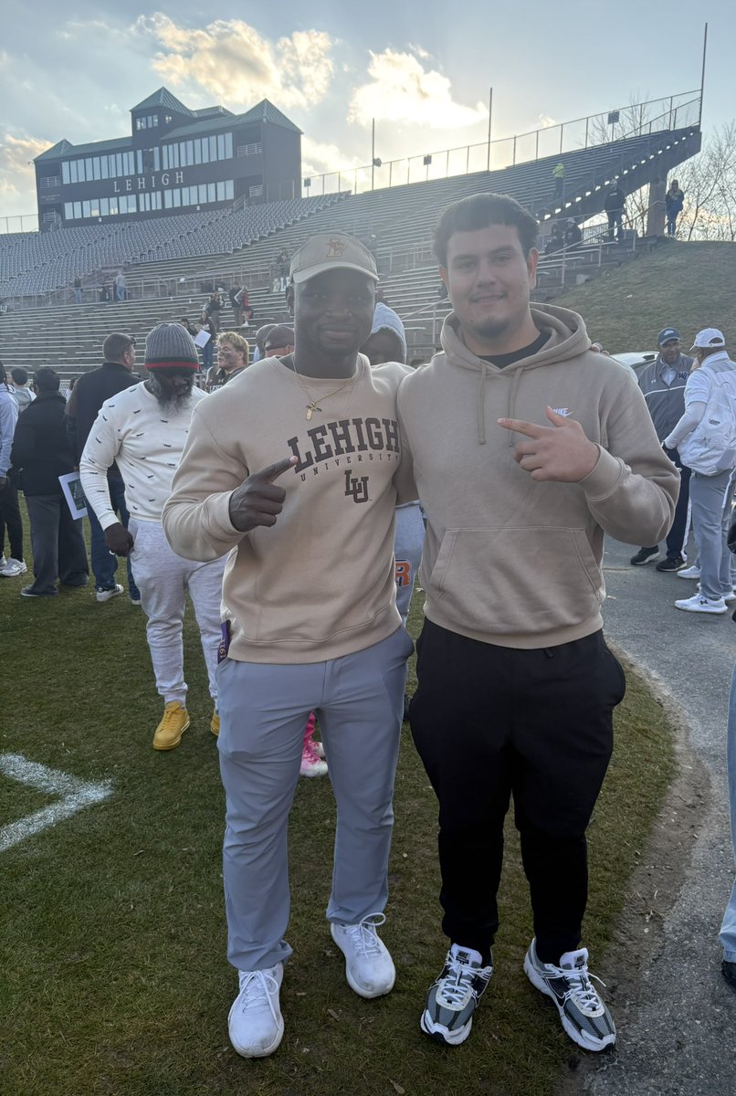 AdonayNavas71's tweet image. Had a great time at @LehighFootball today!Im very grateful for the opportunity. Great game and atmosphere, GO HAWKS!!! Thank you @CoachWarren1911 🙏🏽 #AGTG 

@CoachRayFitton 
@VinelandFB