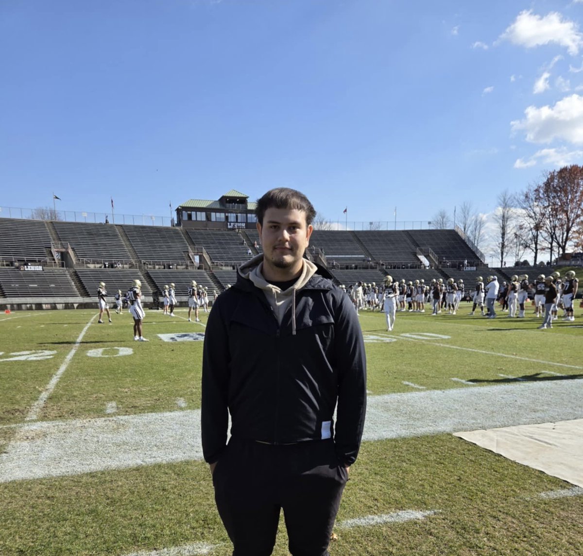 AdonayNavas71's tweet image. Had a great time at @LehighFootball today!Im very grateful for the opportunity. Great game and atmosphere, GO HAWKS!!! Thank you @CoachWarren1911 🙏🏽 #AGTG 

@CoachRayFitton 
@VinelandFB