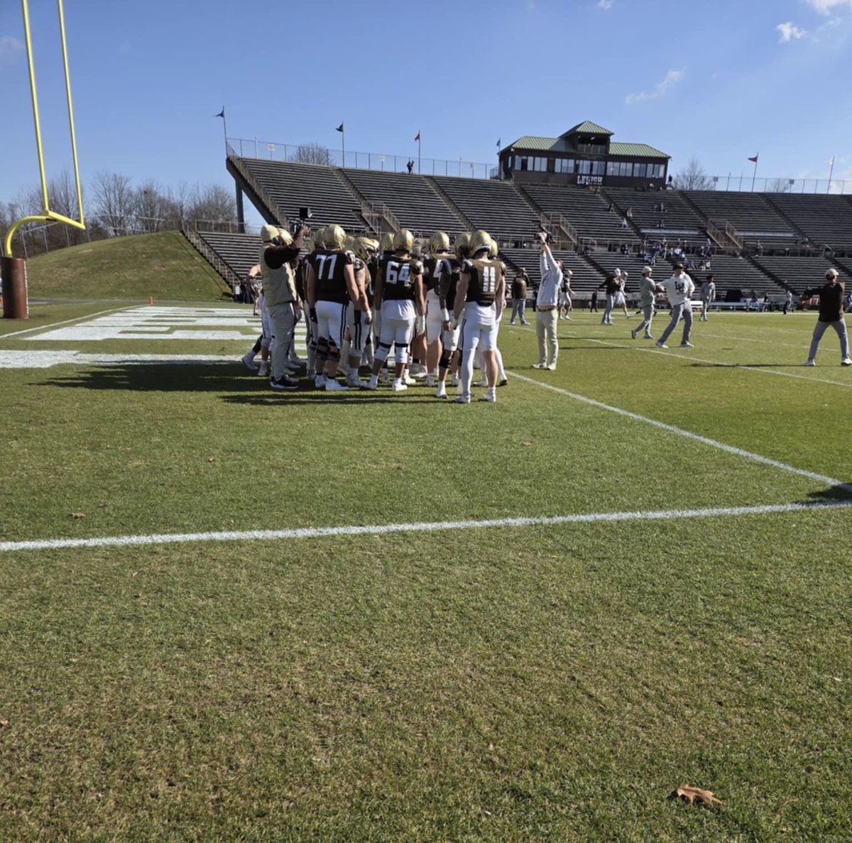 AdonayNavas71's tweet image. Had a great time at @LehighFootball today!Im very grateful for the opportunity. Great game and atmosphere, GO HAWKS!!! Thank you @CoachWarren1911 🙏🏽 #AGTG 

@CoachRayFitton 
@VinelandFB