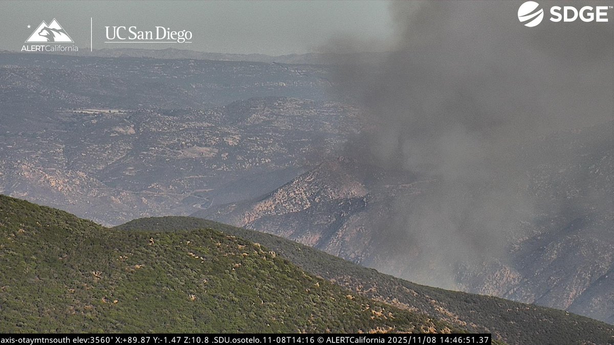 DanielFireTruck's tweet image. #Border18Fire From AA330 - The Fire is 10-12 acres, Slow Rate of Spread, the Right Flank of the Fire is starting to a get a little bit of Establishment.

Air Tankers 72, 73, 169 will be enroute.