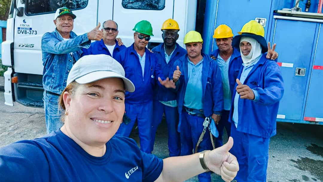 Continúa nuestra Presidenta Ejecutiva  <a href="/taniavel76/">Tania Velazquez</a> al frente de los trabajadores en el Oriente , evaluando los daños provocados por 🌀Melissa y avance del proceso de recuperación. #UnidosPorCuba.