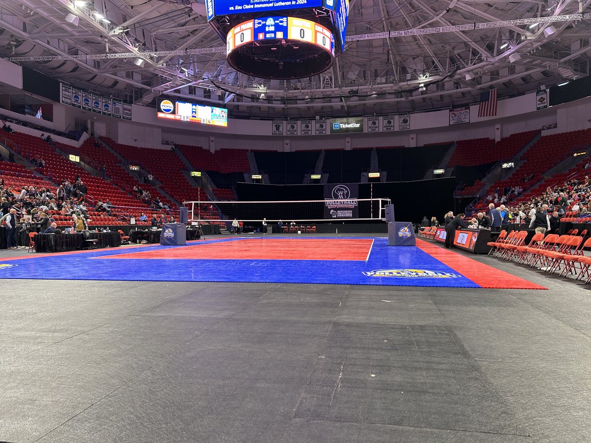 couldbelikemike's tweet photo. 📍 Resch Center

Hello again, Ashwaubenon.

We’re on the scene for the final two matches of the high school volleyball season tonight.

First up, @GraftonHIHawks takes on top-seeded Sauk Prairie for the D2 gold ball. First serve is scheduled for 5:22 p.m. #wisvb #wiaavb https://t.co/9D4H2b6wzx