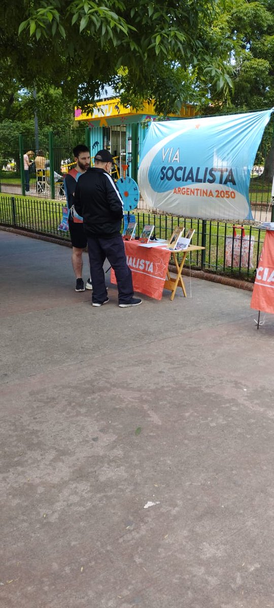 VSocialistaCABA's tweet photo. Compartimos algunas imágenes de la actividad en el Parque Rivadavia.

Si querés sumarte a la próxima o armar una en tu barrio, escribinos al 1531654074.

Seguimos afiliando para alcanzar los 4000 necesarios! https://t.co/uagdfgSlkw