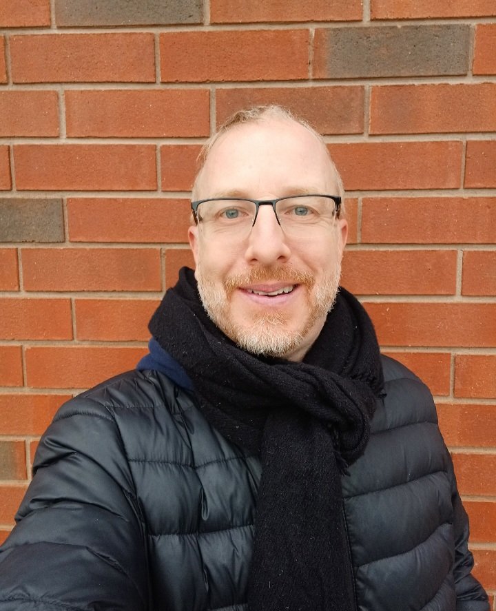 Logging in to say hi.

How's life treating you, friends?