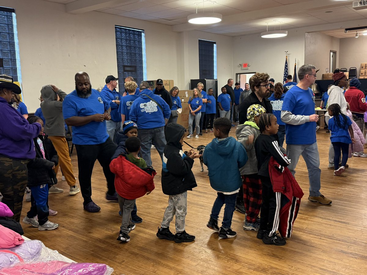 PghFireFighters's tweet photo. Coats for Kids was a great success today! We are glad to have so many children show up and receive new coats! Thank you to everyone that participated and sponsored this wonderful event. #coatsforkids #pittsburgh @DuquesneLight @HeinzEndow #msasafety https://t.co/FANESzAFsZ