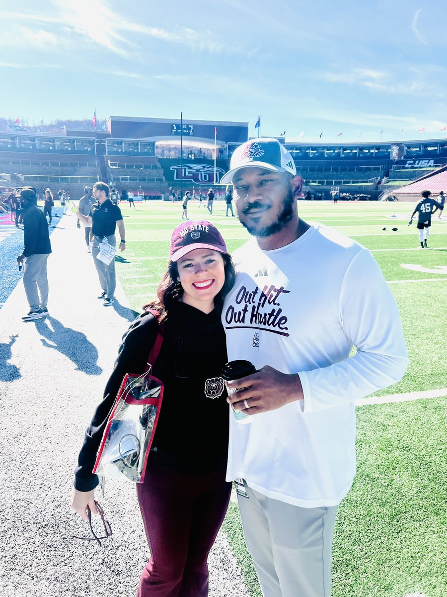 KPScott007's tweet image. Bears win!!!! LFG!!!! 🐻🏈♥️

Amazing job @CoachLDScott, @NickPetrinoMSU, and @Ry_Beard‼️‼️

#MoState #BowlEligible #MakingHistory