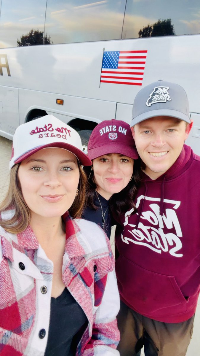 KPScott007's tweet image. Bears win!!!! LFG!!!! 🐻🏈♥️

Amazing job @CoachLDScott, @NickPetrinoMSU, and @Ry_Beard‼️‼️

#MoState #BowlEligible #MakingHistory
