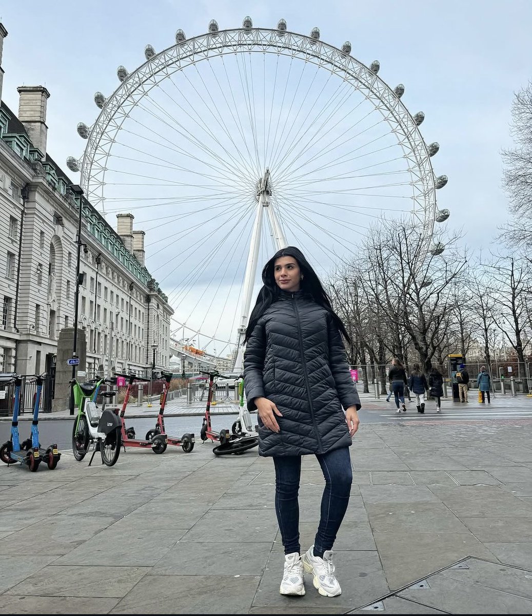 sarah_lorde's tweet photo. Just a trans girl finding her light in London fog ☁️🏳️‍⚧️

#TransPride #LondonDiaries #AuthenticMe #TransIsBeautiful #NewChapter #SelfLove #LGBTQIA #ProudAndFree https://t.co/BR1NCZQ5qb